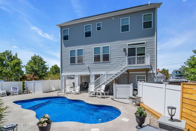 13 Lagoon Drive E, Toms River, NJ 08753