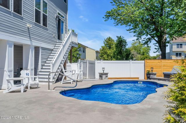 13 Lagoon Drive E, Toms River, NJ 08753