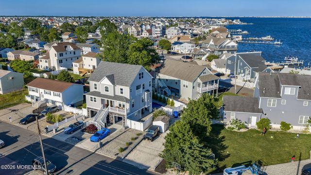 13 Lagoon Drive E, Toms River, NJ 08753
