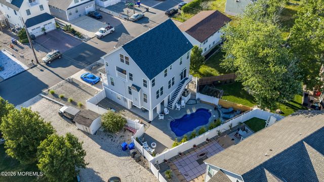 13 Lagoon Drive E, Toms River, NJ 08753