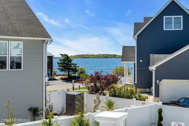 13 Lagoon Drive E, Toms River, NJ 08753