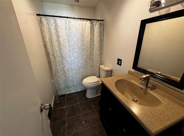 1334 Wade Street, Des Moines, IA 50315