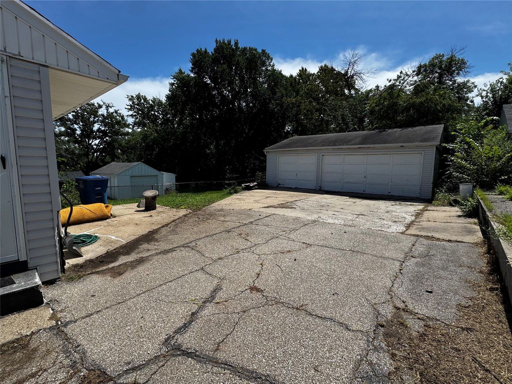 1334 Wade Street, Des Moines, IA 50315