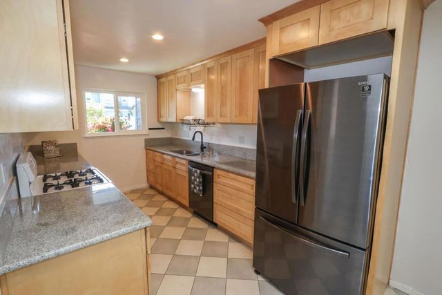 142 Sir Francis Court, Capitola, CA 95010