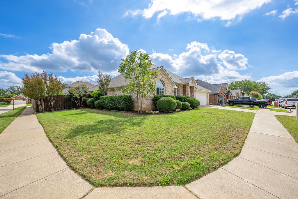 7036 Herman Jared Drive, North Richland Hills, TX 76182 — photo 3