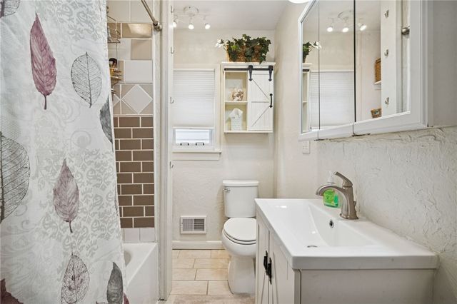 1523 Victoria Ave, New Kensington, PA 15068