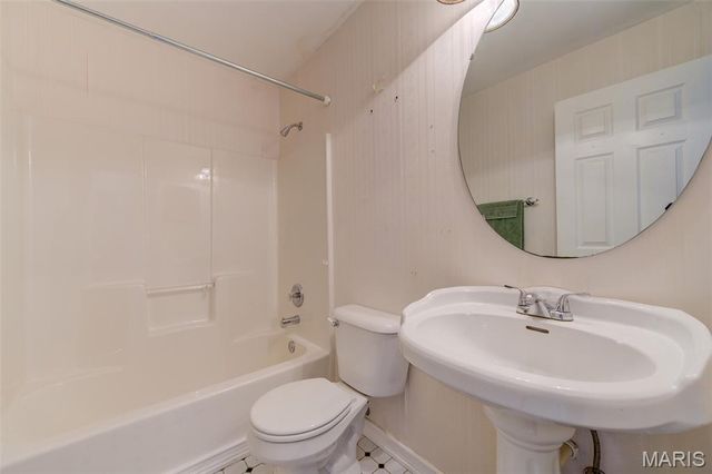 1733 Forest Trace Drive, O'fallon, MO 63368