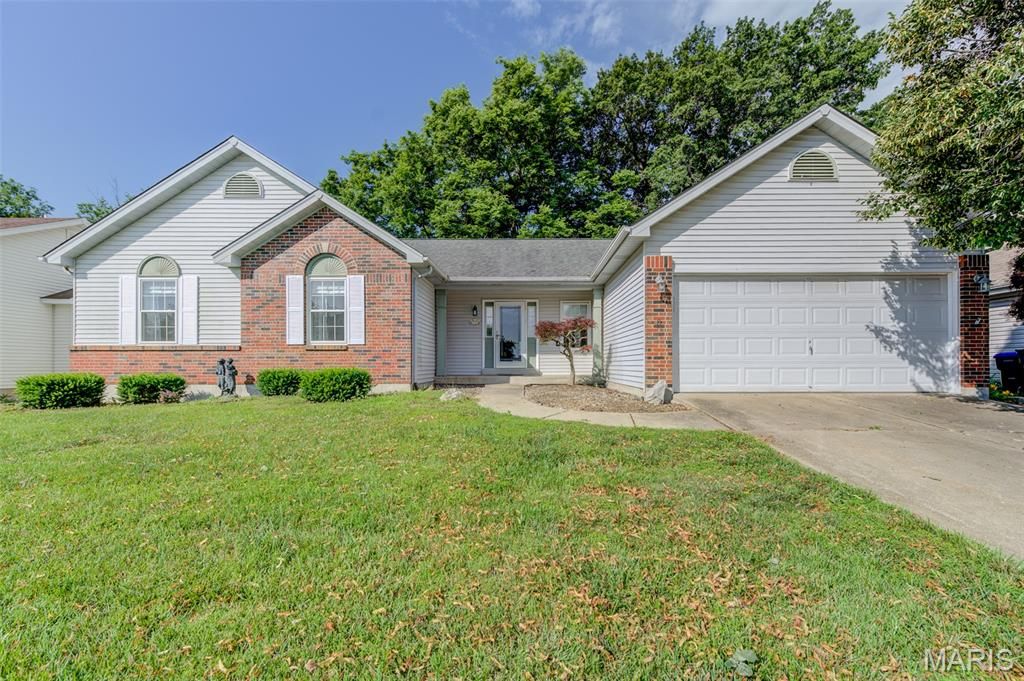 1733 Forest Trace Drive, O'fallon, MO 63368