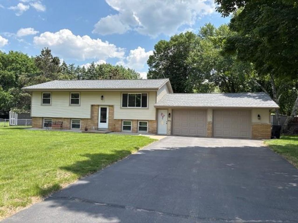 11724 Virginia Avenue N, Champlin, MN 55316