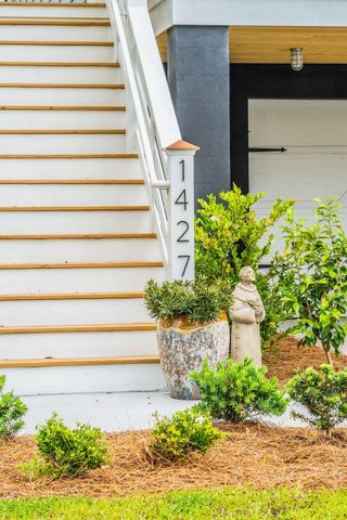 1427 Dahlia Drive, Mount Pleasant, SC 29464