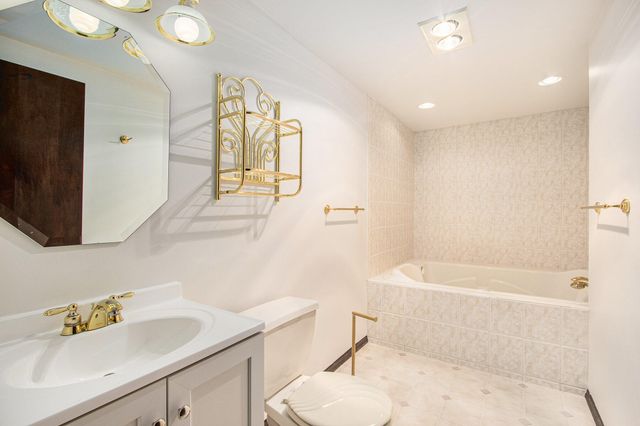 71 Tanglewood Trail, Valparaiso, IN 46385