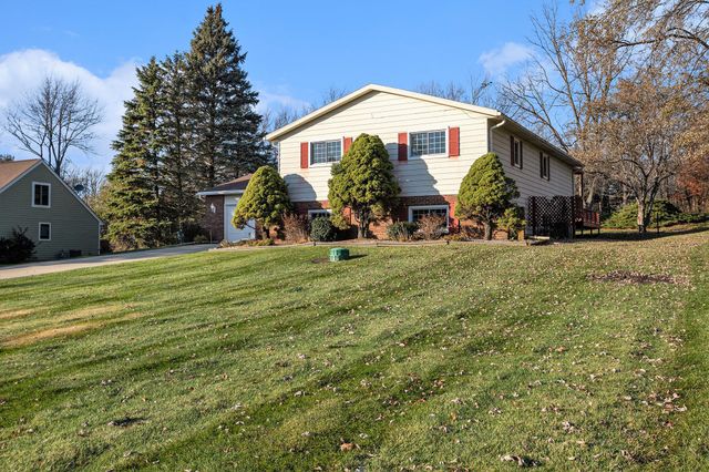 71 Tanglewood Trail, Valparaiso, IN 46385