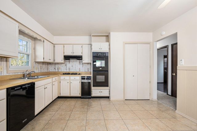 71 Tanglewood Trail, Valparaiso, IN 46385