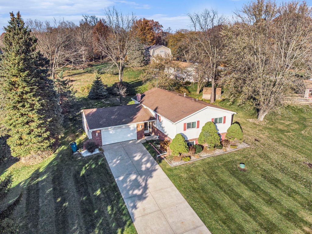 71 Tanglewood Trail, Valparaiso, IN 46385