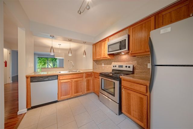 672 Greenhills Drive, Ann Arbor, MI 48105
