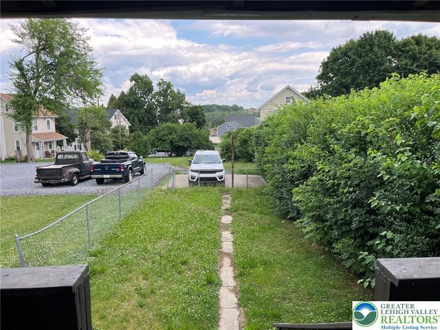 765 3rd St, Whitehall Twp, PA 18052