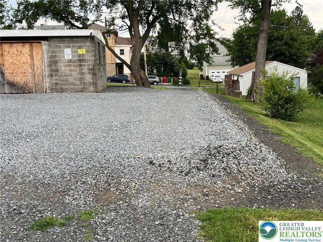 765 3rd St, Whitehall Twp, PA 18052