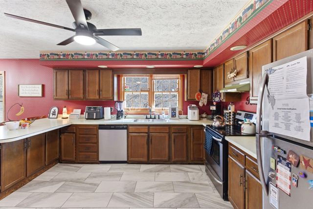 188 Geneva Avenue, Irvine, KY 40336