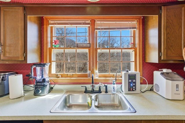 188 Geneva Avenue, Irvine, KY 40336