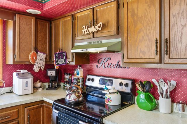 188 Geneva Avenue, Irvine, KY 40336