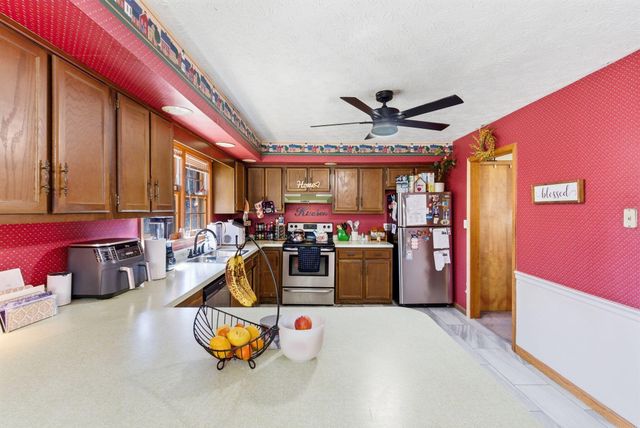 188 Geneva Avenue, Irvine, KY 40336