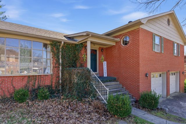 188 Geneva Avenue, Irvine, KY 40336