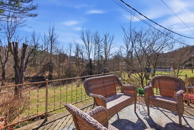 188 Geneva Avenue, Irvine, KY 40336