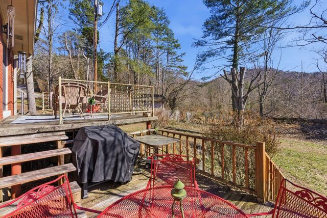 188 Geneva Avenue, Irvine, KY 40336