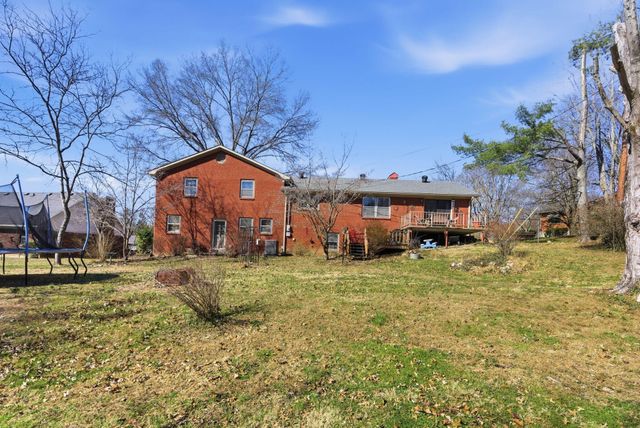 188 Geneva Avenue, Irvine, KY 40336