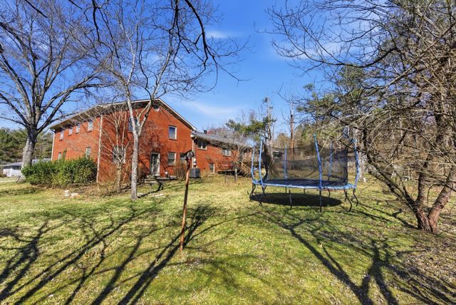 188 Geneva Avenue, Irvine, KY 40336