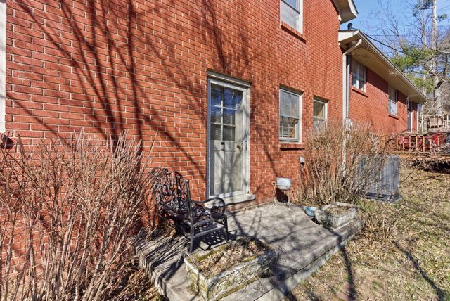 188 Geneva Avenue, Irvine, KY 40336