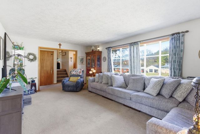 188 Geneva Avenue, Irvine, KY 40336