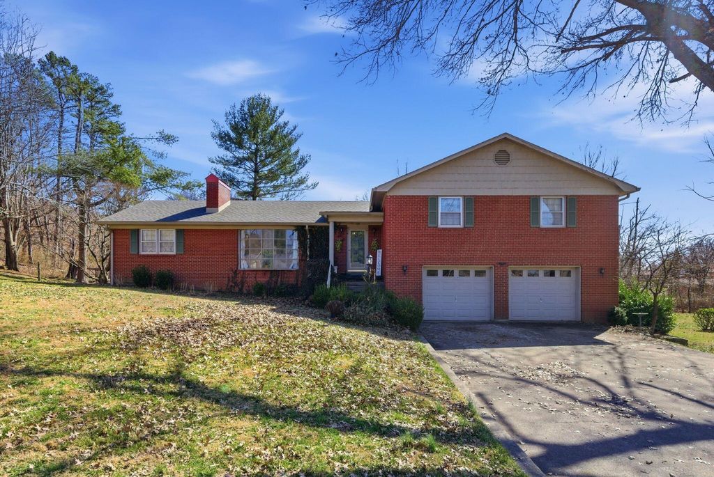 188 Geneva Avenue, Irvine, KY 40336