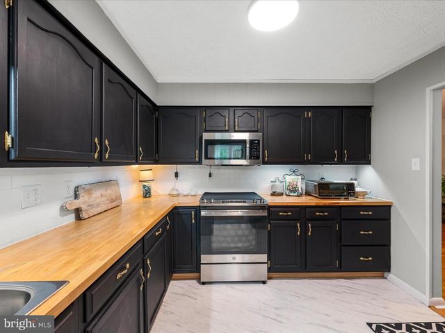 537 RIDGE RD S, Martinsburg, WV 25403