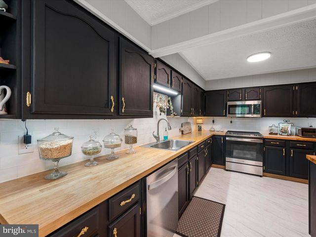 537 RIDGE RD S, Martinsburg, WV 25403