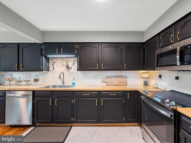 537 RIDGE RD S, Martinsburg, WV 25403