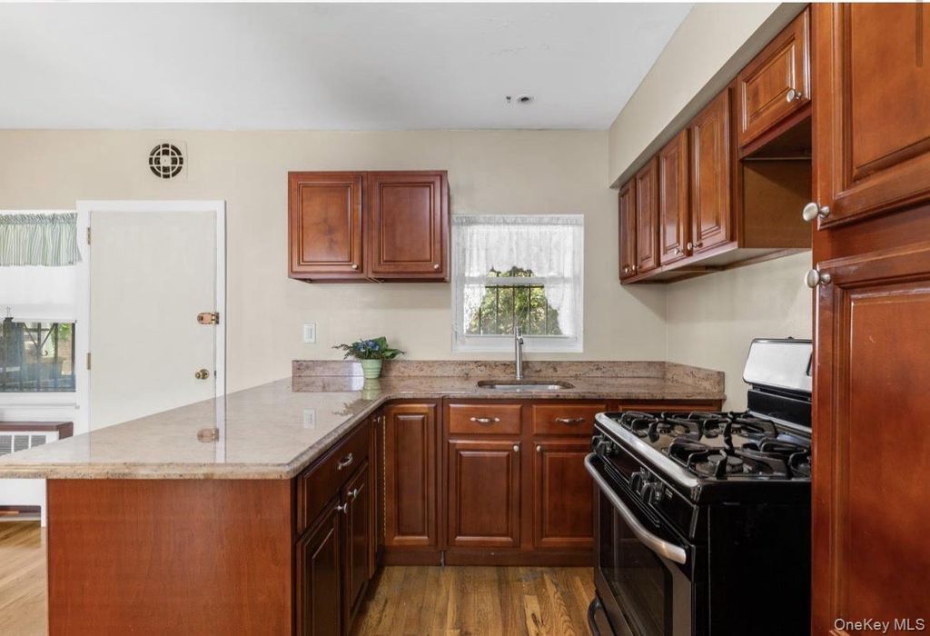 1147 E 223rd Street, Bronx, NY 10466 — photo 2