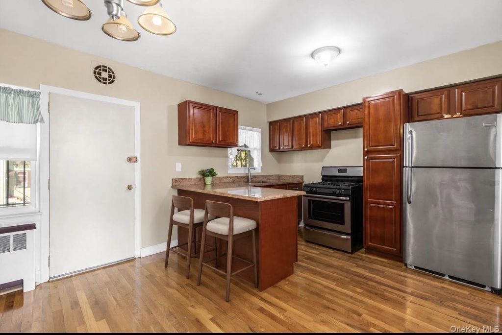 1147 E 223rd Street, Bronx, NY 10466 — photo 3