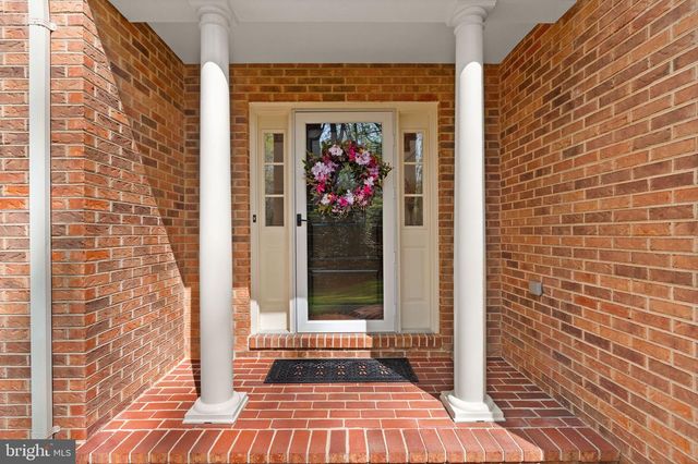 6823 BRIMSTONE LN, Fairfax Station, VA 22039