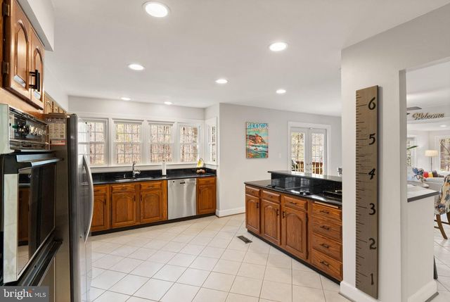 6823 BRIMSTONE LN, Fairfax Station, VA 22039