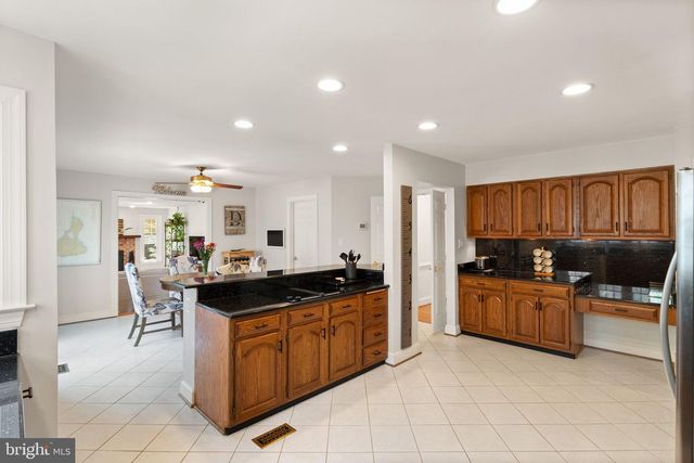 6823 BRIMSTONE LN, Fairfax Station, VA 22039