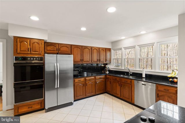 6823 BRIMSTONE LN, Fairfax Station, VA 22039