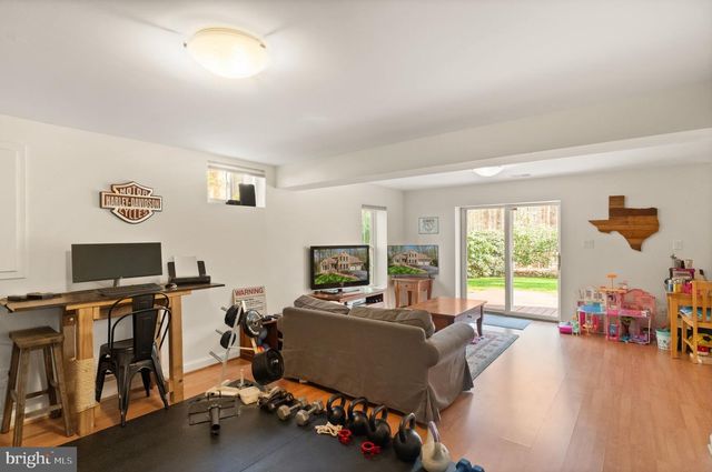6823 BRIMSTONE LN, Fairfax Station, VA 22039