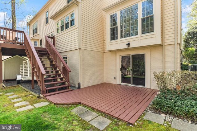 6823 BRIMSTONE LN, Fairfax Station, VA 22039