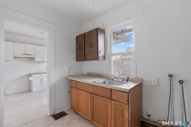 97 Wall Street, Waterbury, CT 06705