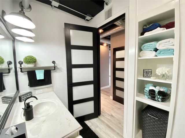2016 Main Street 1715, Houston, TX 77002
