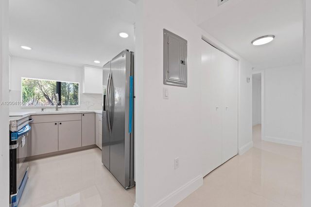 9440 W Flagler St 106, Miami, FL 33174