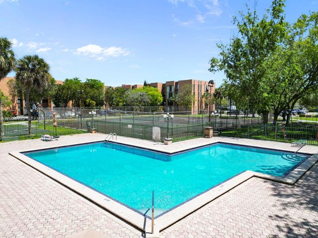 9440 W Flagler St 106, Miami, FL 33174