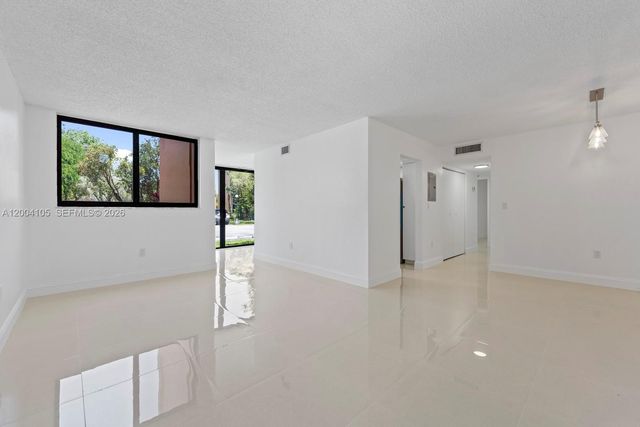 9440 W Flagler St 106, Miami, FL 33174