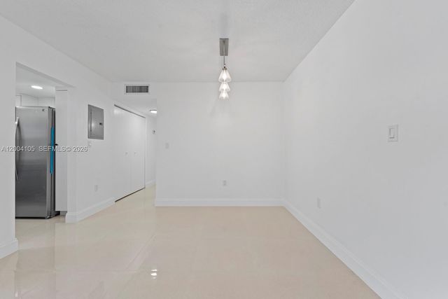 9440 W Flagler St 106, Miami, FL 33174